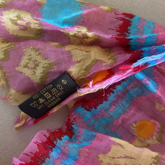LV multicolored pink monogram cotton scarf L 56” x 30W in brand new condition - Picture 5 of 7
